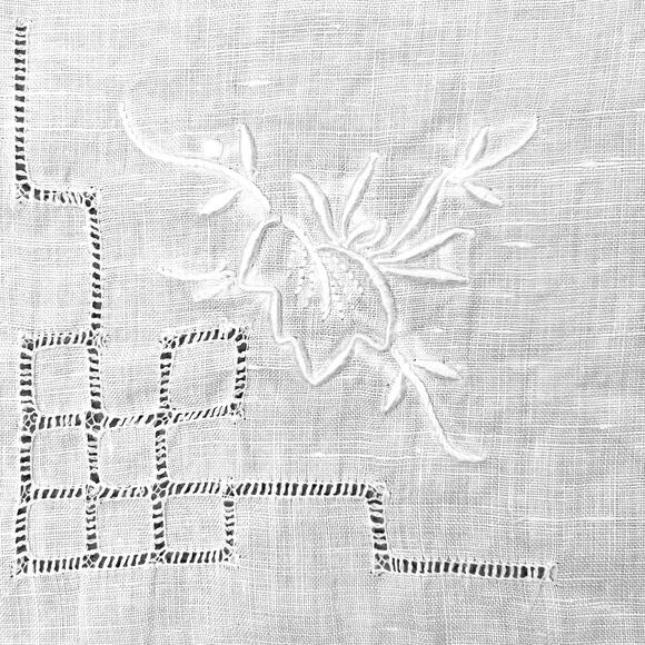 Vintage White Napkins Set 12 Cotton Blend Embroidered Floral Design Crochet Trim - Picture 5 of 10